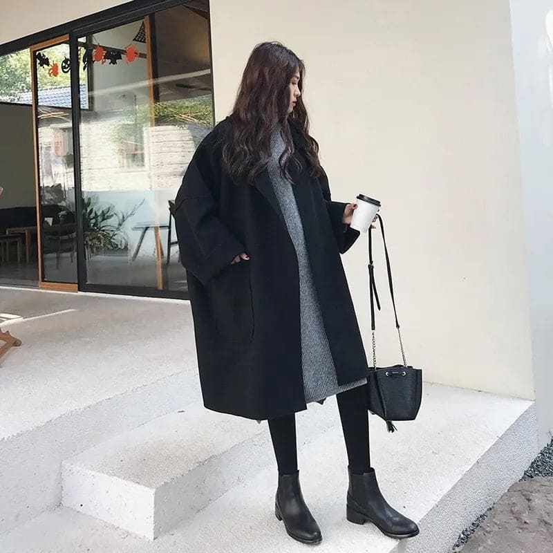 Outerwear chic: cappotto donna oversize doppiopetto, ideale per uno stile sofisticato.