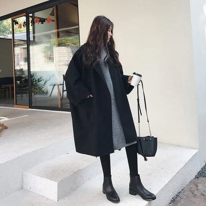 Outerwear chic: cappotto donna oversize doppiopetto, ideale per uno stile sofisticato.