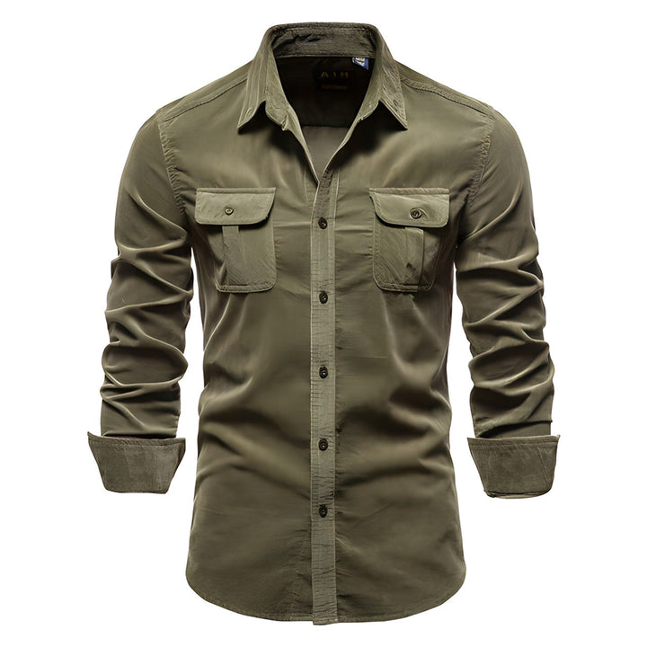Camicia utility uomo verde militare con tasche funzionali e collo classico. Stile casual versatile per abbigliamento uomo.
