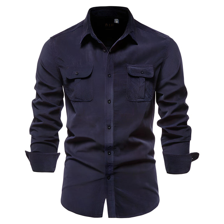 Camicia utility uomo verde militare, con collo classico e tasche funzionali. Ideale per look casual e comfort.