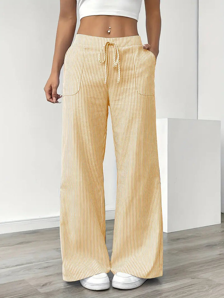 Pantaloni donna a gamba larga a righe, vita alta. Look estivo casual chic, comodi e versatili per ogni giorno.