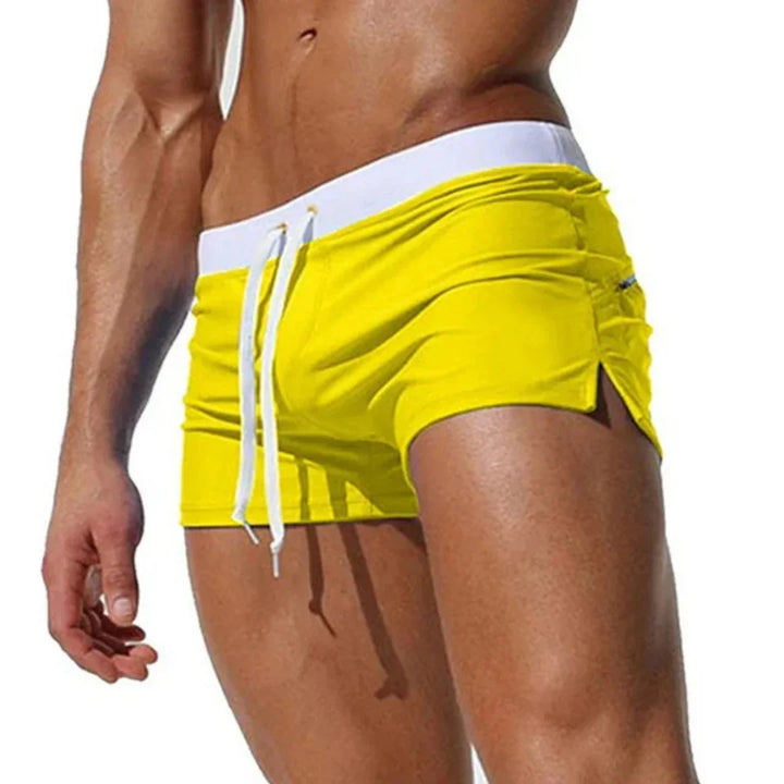Pantaloncini mare uomo, design moderno con pannelli a contrasto. Tessuto ad asciugatura rapida, comfort estivo.