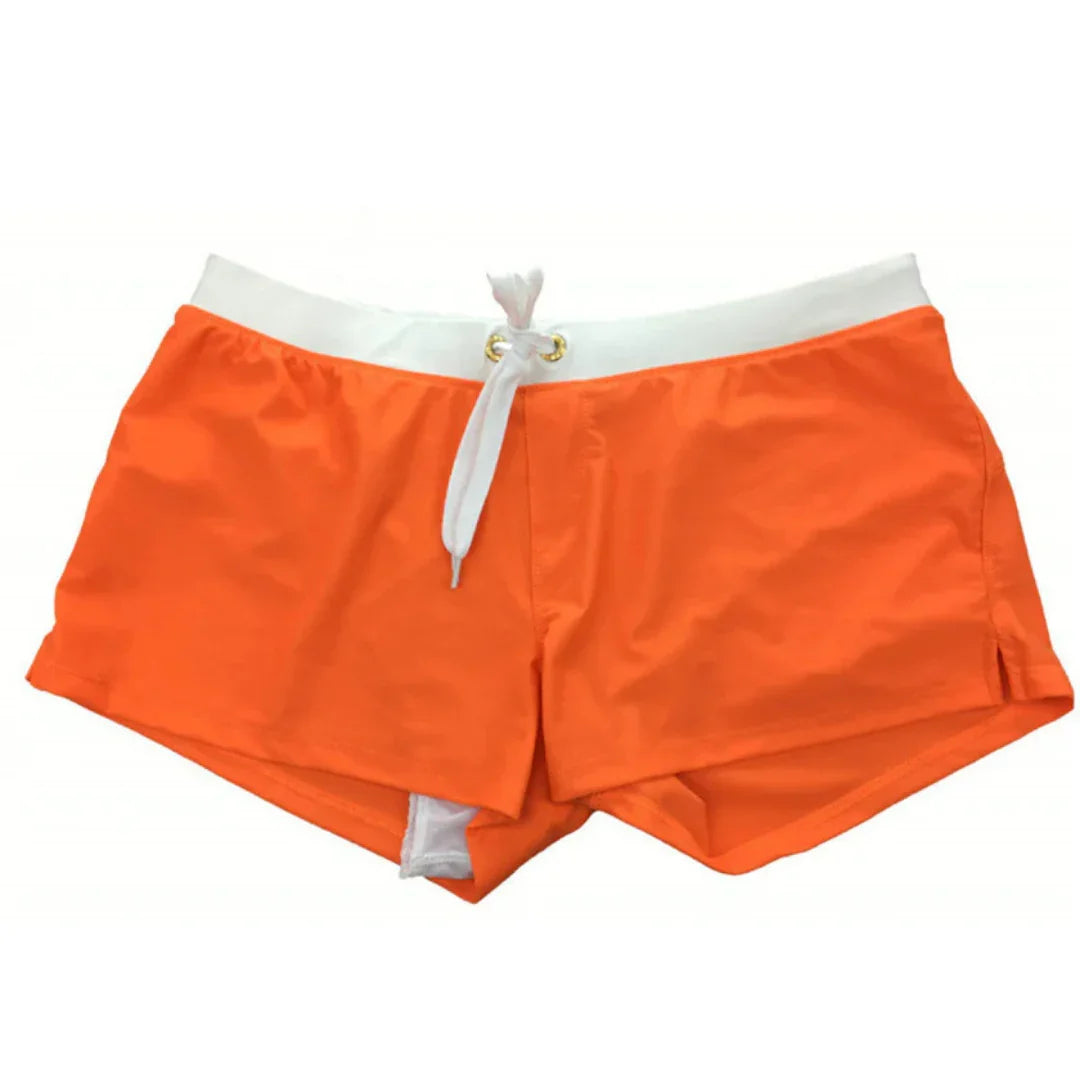 Costume bagno uomo con pannelli a contrasto, per un look sportivo al mare o in piscina. Asciugatura istantanea.
