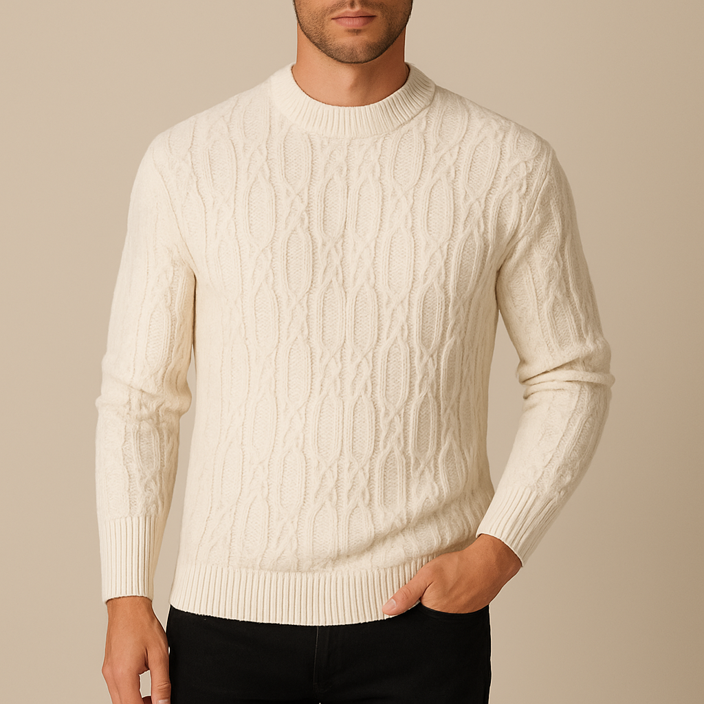 Maglione uomo girocollo bianco con elegante motivo a treccia. Perfetto per stile casual e comfort invernale.
