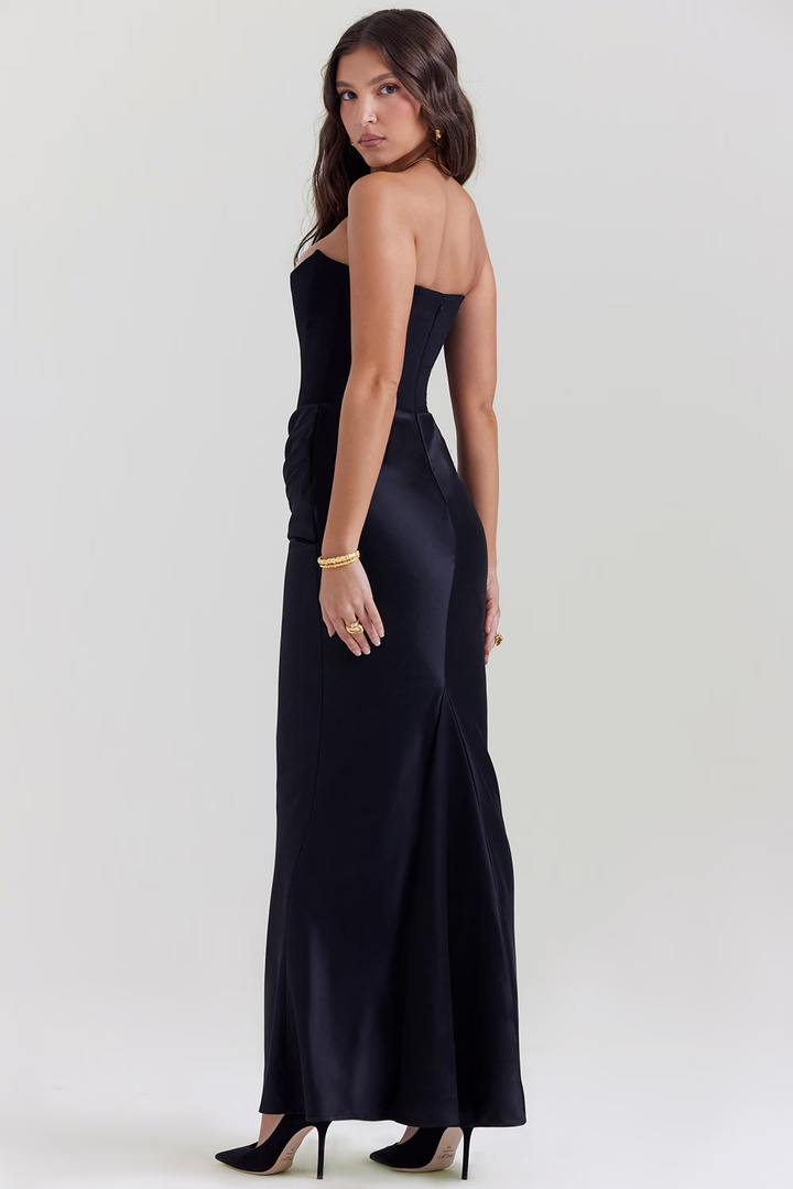 Abito midi donna con corsetto che modella la vita, perfetto per eventi eleganti in autunno. Look raffinato.