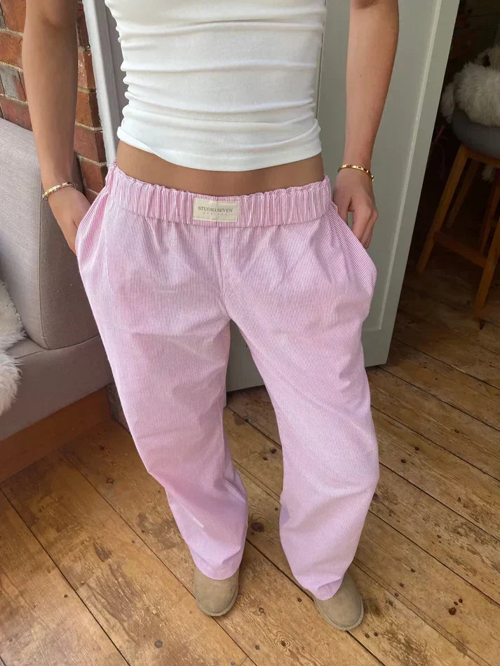 Pantaloni casual donna a righe in cotone, perfetti per comfort e stile versatile estivo.