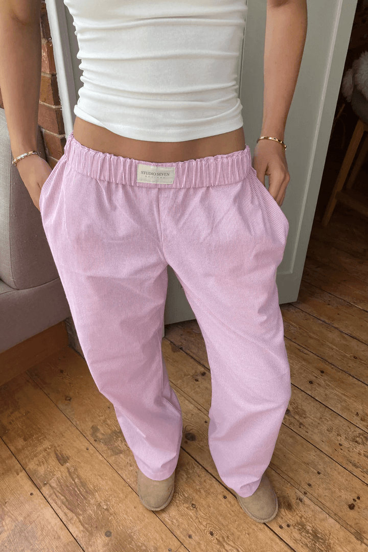 Morbidi pantaloni donna rosa in cotone, ideali per estate e primavera, con vestibilità comoda e casual.