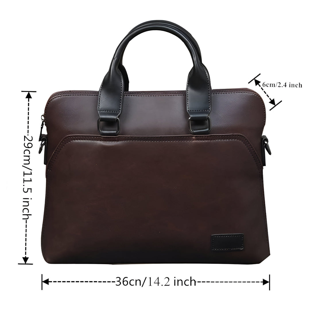 Dettaglio chiusure e cuciture sulla borsa portadocumenti in pelle sintetica, massima cura artigianale.