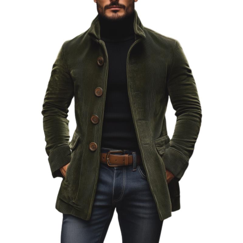 Dettaglio del collo alla coreana e bottoni del cappotto uomo monopetto autunnale slim fit.