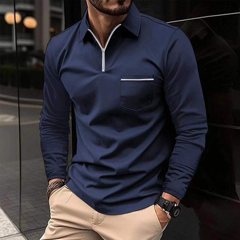Polo uomo a maniche lunghe blu navy con taschino sul petto, ideale per un look casual versatile.