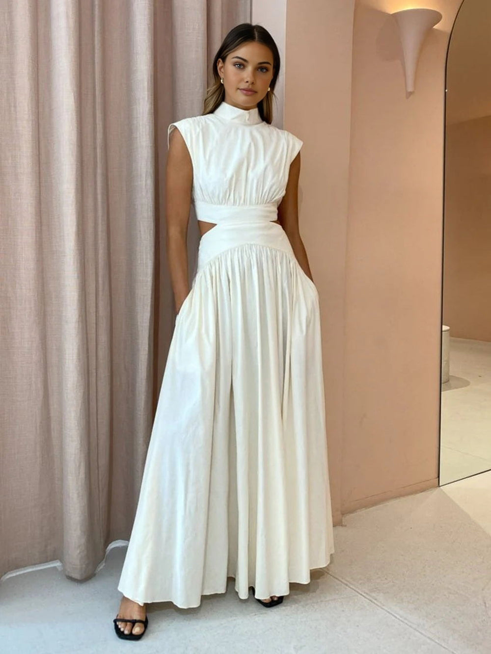 Elegante abito lungo da donna, stile estivo fluido, versatile per ogni occasione. Ideale per la moda estiva.