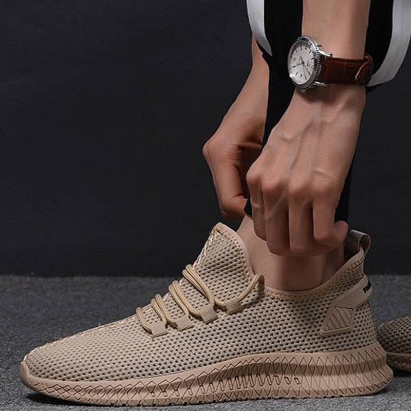 Scarpe da ginnastica nere uomo, traspiranti e leggere, perfette per comfort e attività in primavera/estate.