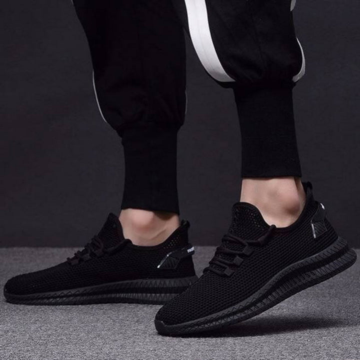 Sneakers leggere grigie da uomo, ideali per comfort quotidiano e attività sportive all'aperto estive.
