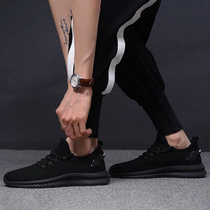 Scarpe casual nere da uomo, traspiranti e ammortizzate, per look sportivo primavera/estate e tempo libero.