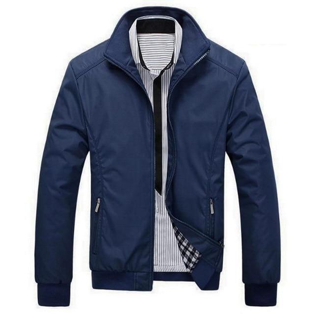 Giacca uomo impermeabile e antivento, traspirante, ideale per autunno/primavera. Design sportivo e confortevole.
