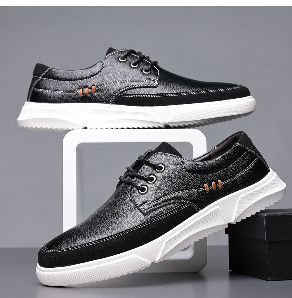 Scarpe Oxford uomo in pelle lucida, classiche ed eleganti. Perfette per ufficio, eventi formali e look raffinati.