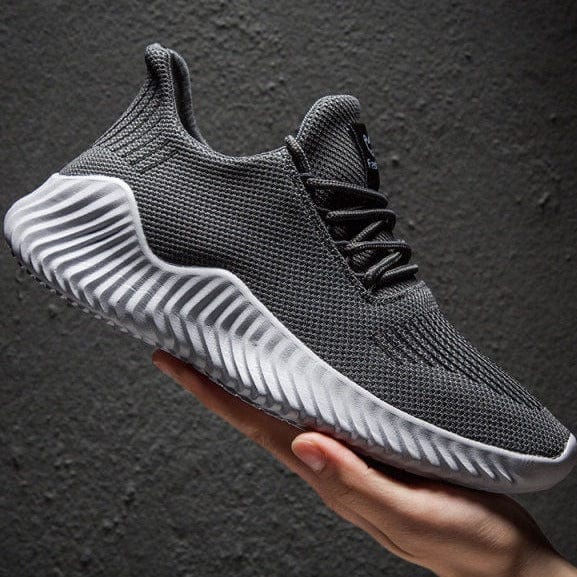 Moda uomo: sneakers slip-on casual con suola leggera per il comfort di ogni giorno. Calzature traspiranti.