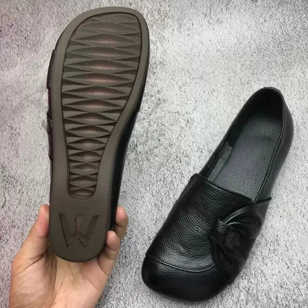 Scarpe ortopediche marroni donna con supporto plantare avanzato, ideali per comfort e stile nel passeggio casual.