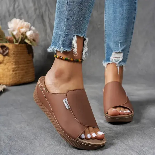 Sandali donna estivi ergonomici con zeppa e supporto plantare, perfetti per comfort e moda quotidiana.