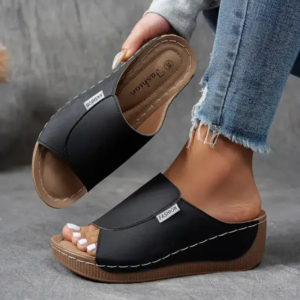 Sandali donna moda estivi versatili con zeppa, ideali per comfort e stile quotidiano.