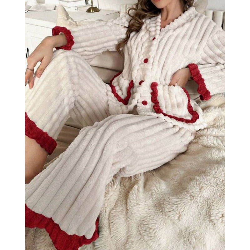 Completo donna a coste viola con volant, set versatile per un outfit comodo e trendy.