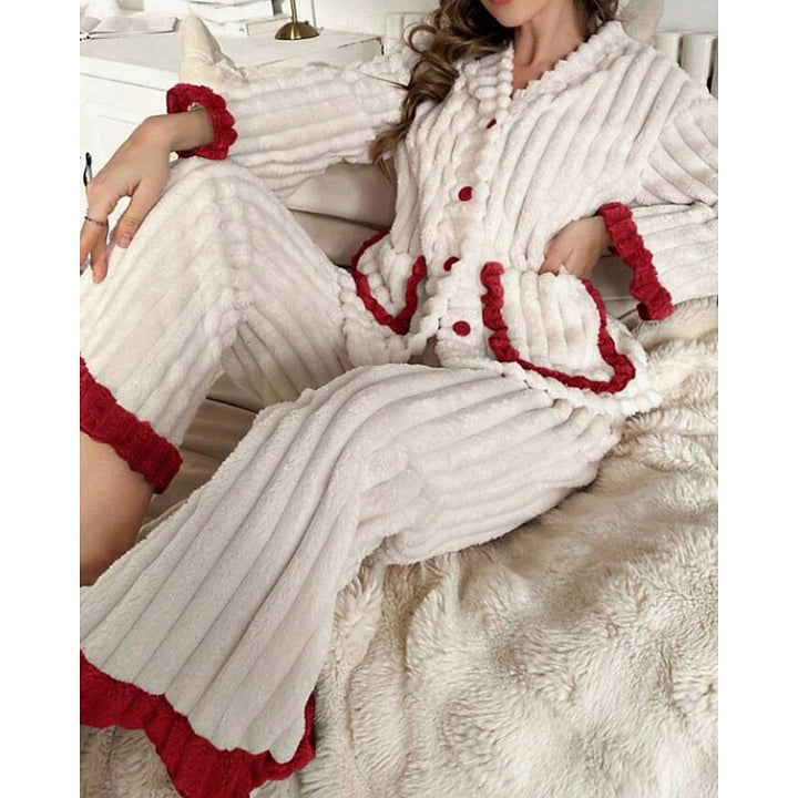 Completo donna a coste viola con volant, set versatile per un outfit comodo e trendy.