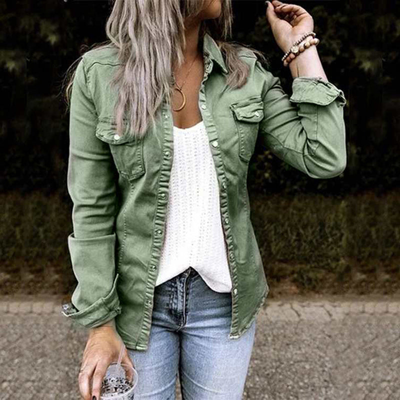 Giacca donna in denim, ideale per comfort quotidiano e moda versatile.