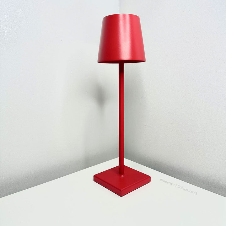 Lampada minimalista LED ricaricabile, ideale per comodino o scrivania, senza fili.