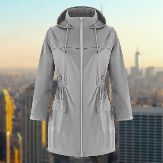 Giacca donna antipioggia versatile, per outfit casual o outdoor, comfort assicurato.