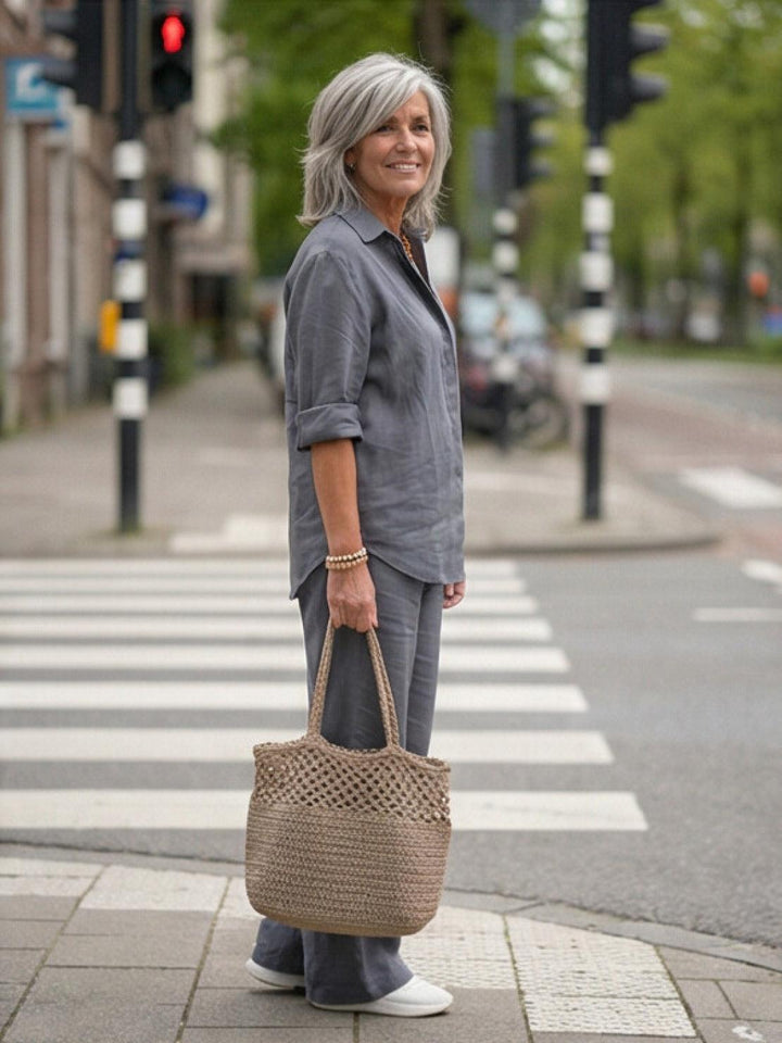 Abbigliamento donna due pezzi: camicia e pantaloni ampi. Eleganza fluida e moderna.