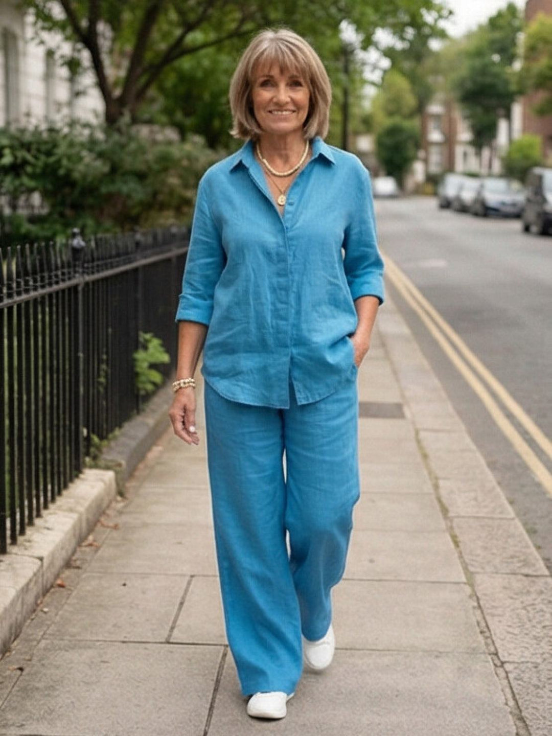 Completo donna estivo versatile: camicia e pantaloni ampi.