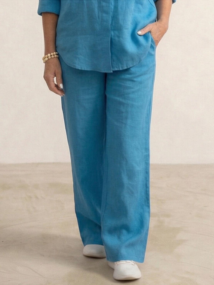 Set moda donna: camicia e pantaloni ampi. Abbigliamento fluido per un tocco di eleganza.