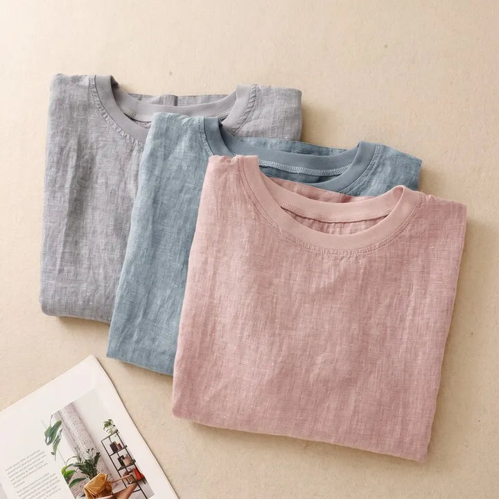 Maglietta donna casual a maniche corte, un capo essenziale di moda femminile per un look versatile e disinvolto.