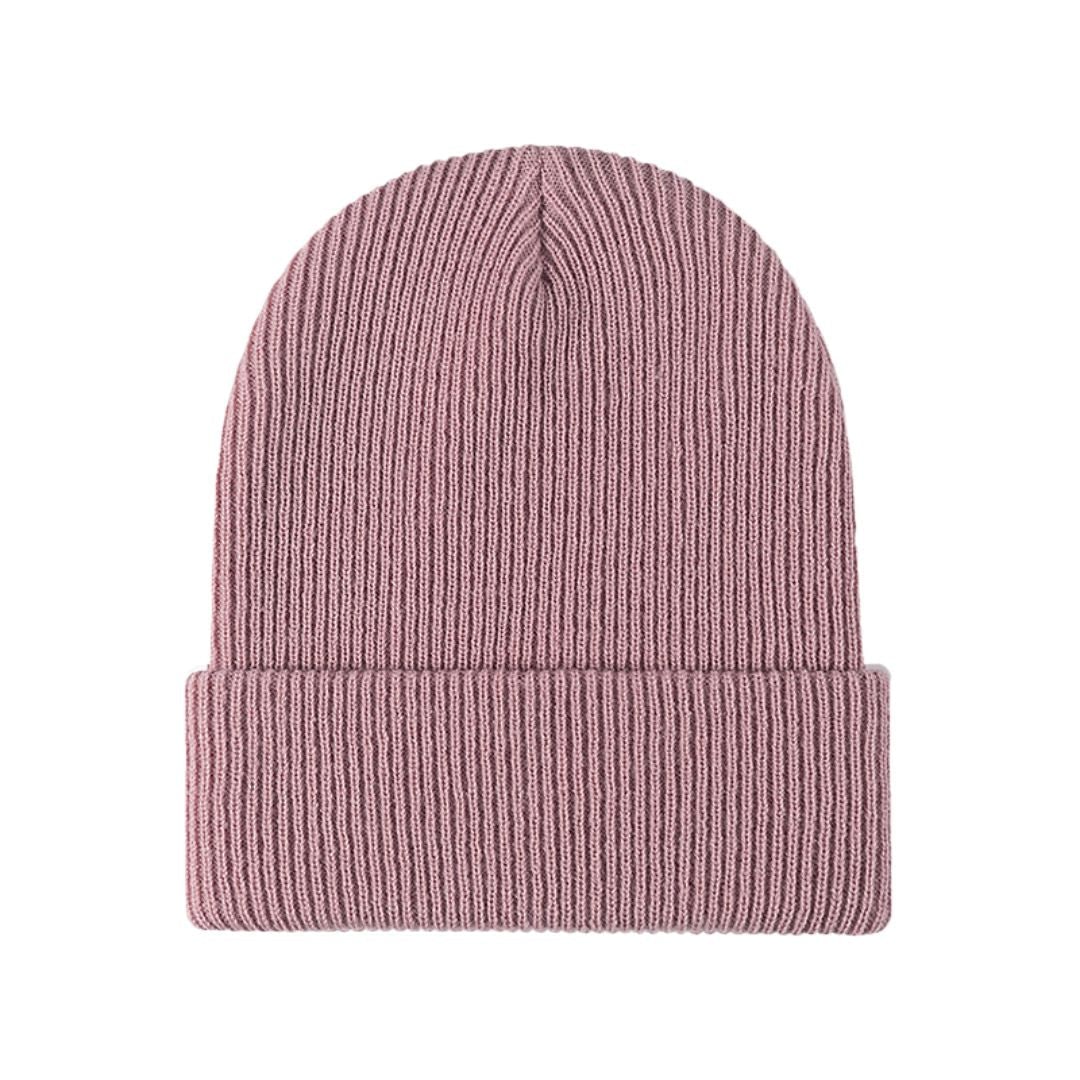 Design classico del beanie da uomo a costine, un must-have caldo e alla moda per ogni outfit invernale.