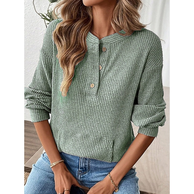 Maglia Henley da donna a coste grigia con bottoni e taschino, comoda e di tendenza per la primavera.