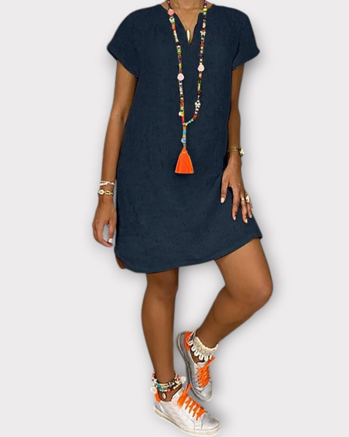 Tunica estiva donna con scollo a V, fantasia etnica. Vestito casual dal taglio ampio, perfetto per giornate calde.