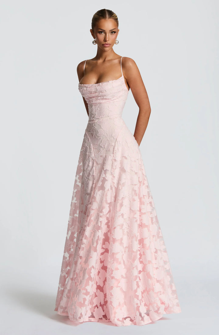 Elegante abito lungo floreale donna, spalline sottili e schiena scoperta, perfetto per serate estive.