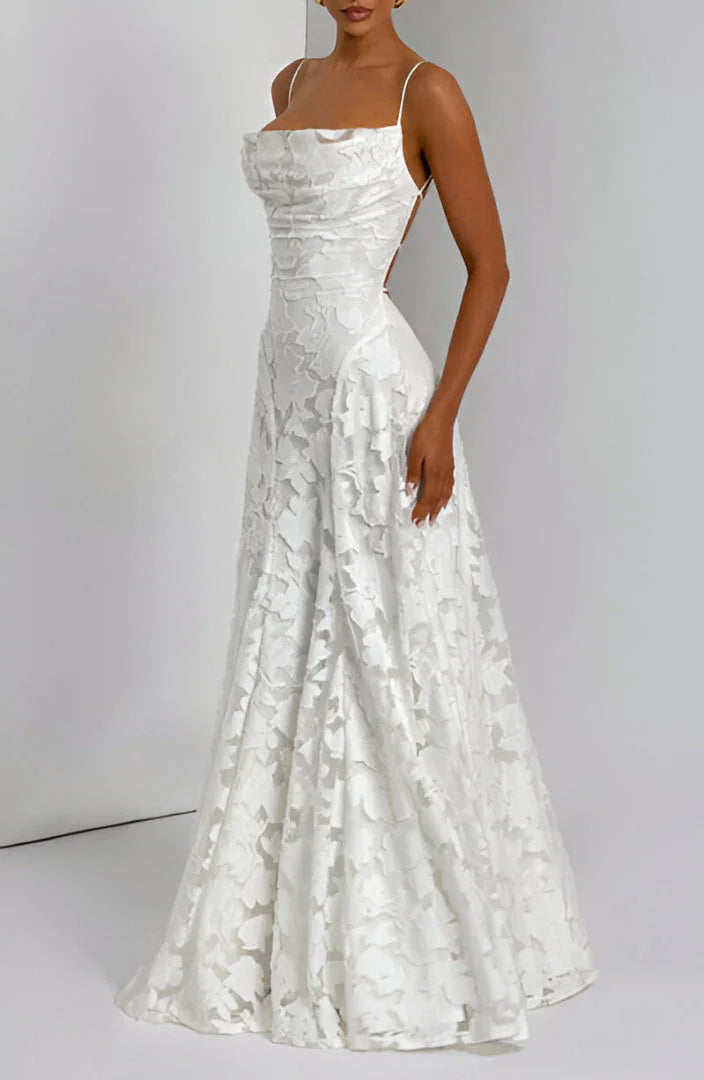 Versatile abito lungo floreale donna, spalline sottili e schiena scoperta, perfetto per ogni occasione estiva.