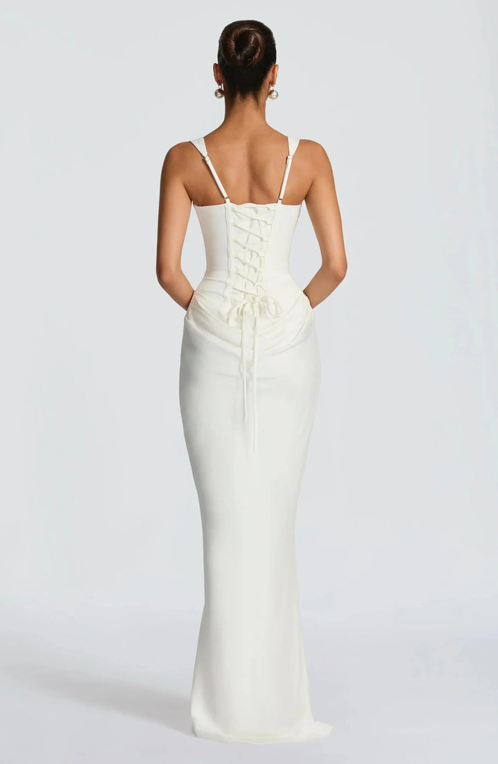 Abito lungo donna aderente, elegante per serate o party, con design schiena scoperta e spalline sottili.
