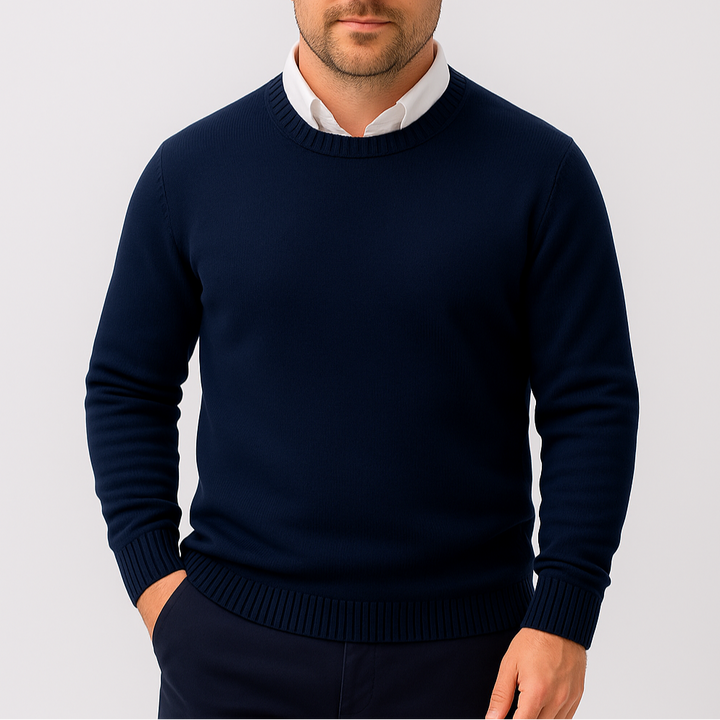 Abbigliamento uomo: maglione slim fit girocollo bordeaux, per un look moderno e raffinato.