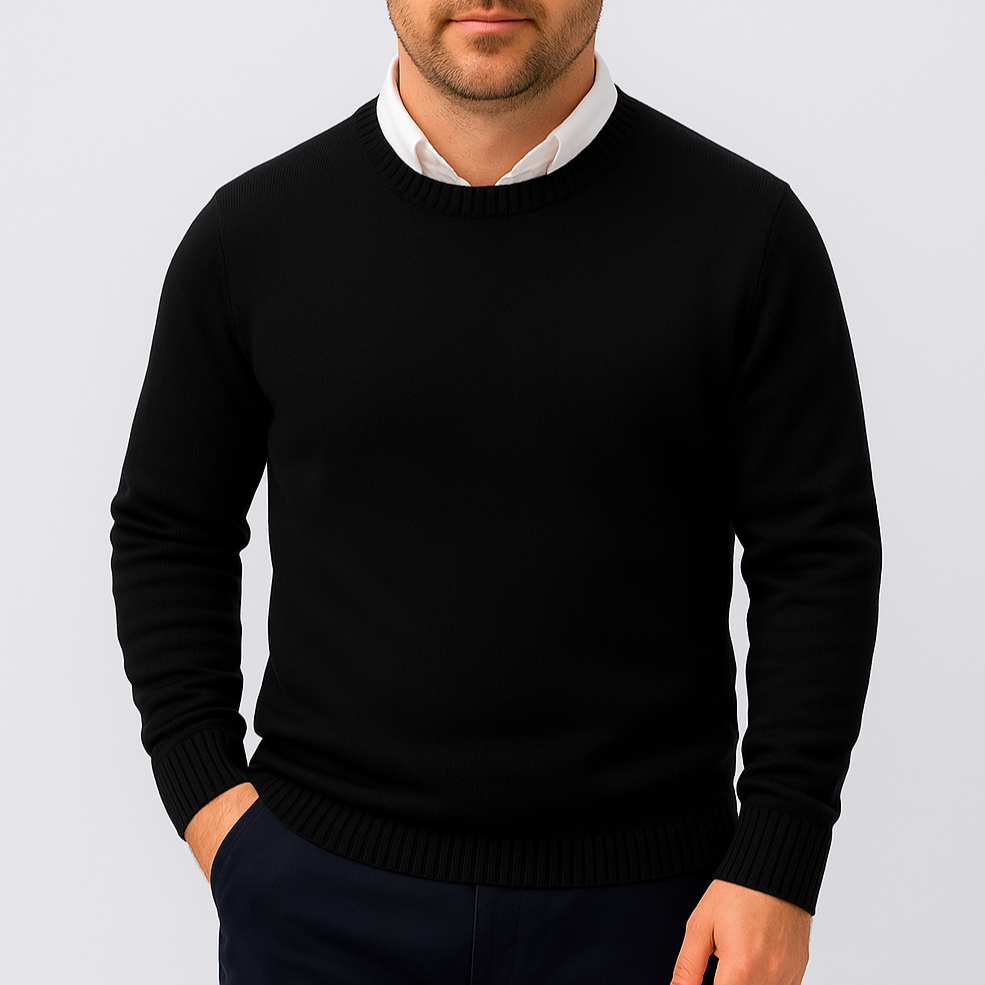 Maglione uomo slim fit nero, capo essenziale per la moda maschile. Girocollo e polsini a costine.
