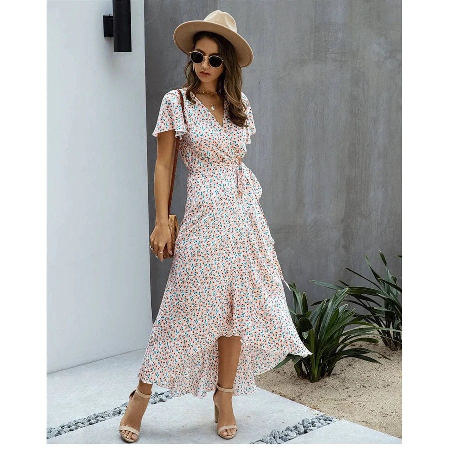 Abito floreale avvolgente da donna con volant, stile estivo casual-elegante, perfetto per la primavera.
