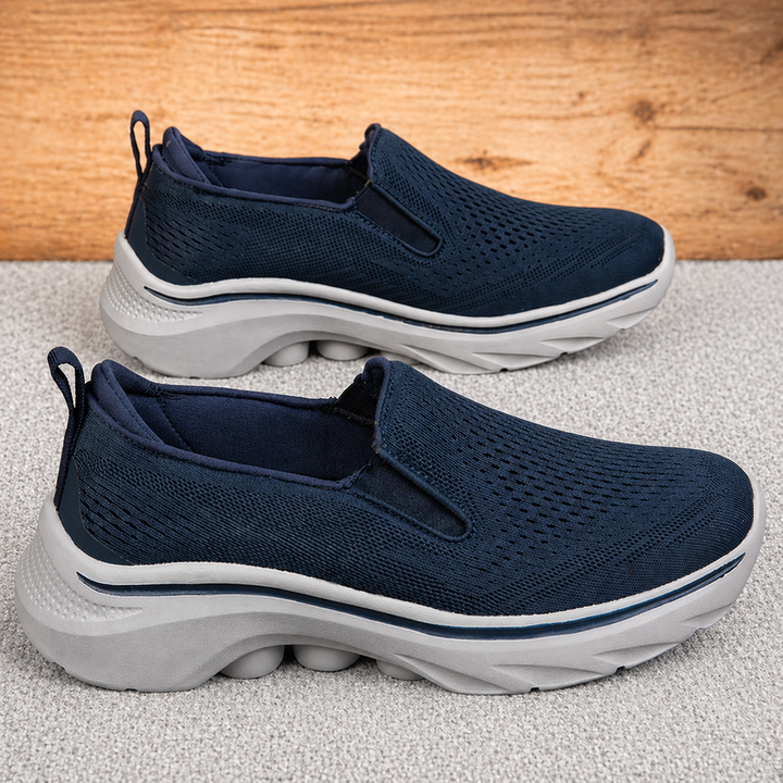 Moderne scarpe da uomo slip-on, comode e traspiranti, perfette per passeggio e stile casual leggero.