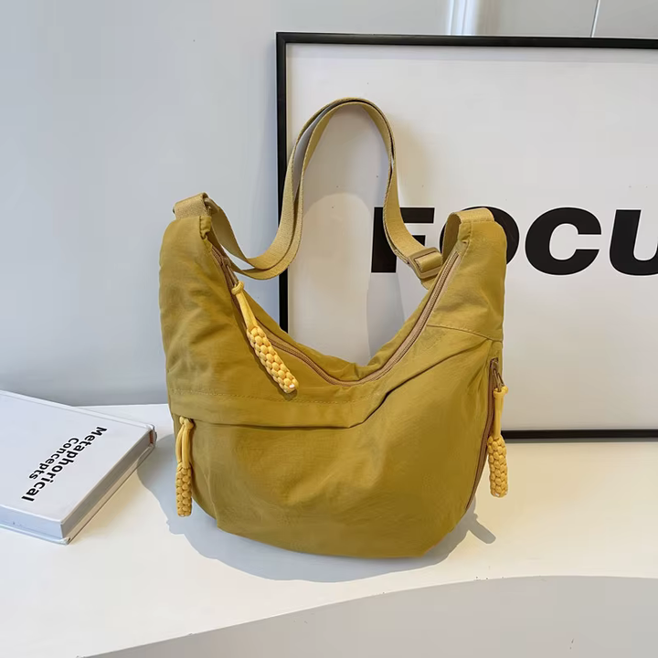 Borsa a tracolla oversize donna, design minimalista e massima funzionalità.