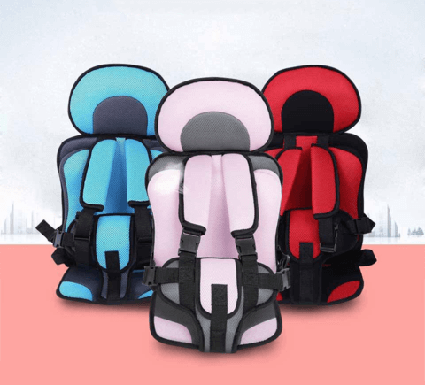 Seggiolino auto imbottito per bambini, ideale per lunghi viaggi, comfort superiore e protezione.
