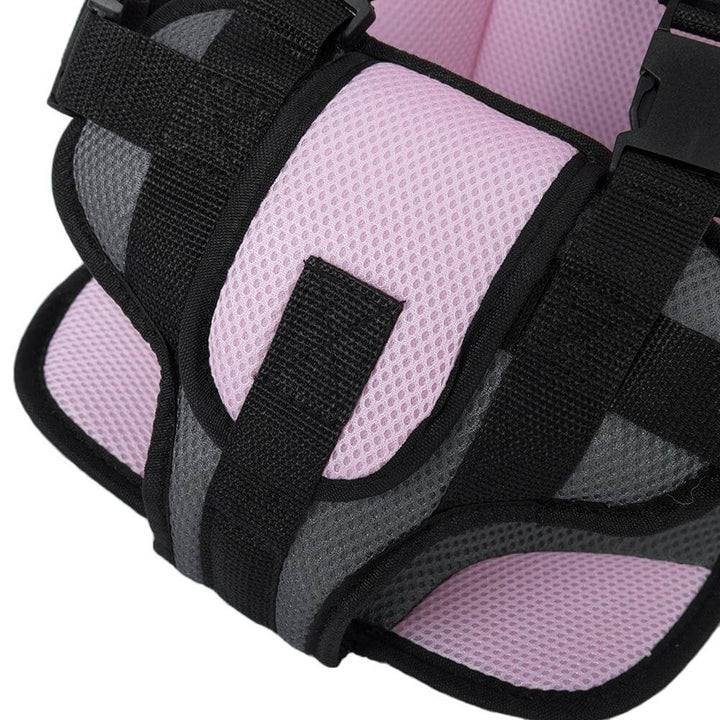 Seggiolino auto reclinabile per neonati e bambini, design ergonomico e massimo comfort.