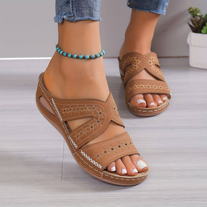Ciabatte slip-on donna estive, antiscivolo, con supporto arco plantare ammortizzato per relax.