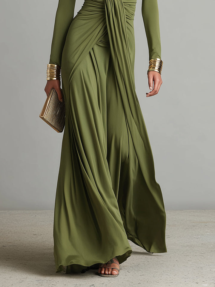 Abito lungo da donna verde smeraldo con design incrociato, scollo a V e maniche lunghe, per un look raffinato.