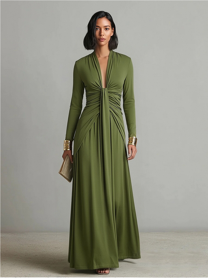 Vestito lungo verde incrociato con scollo a V e maniche lunghe, vestibilità elegante per eventi formali.