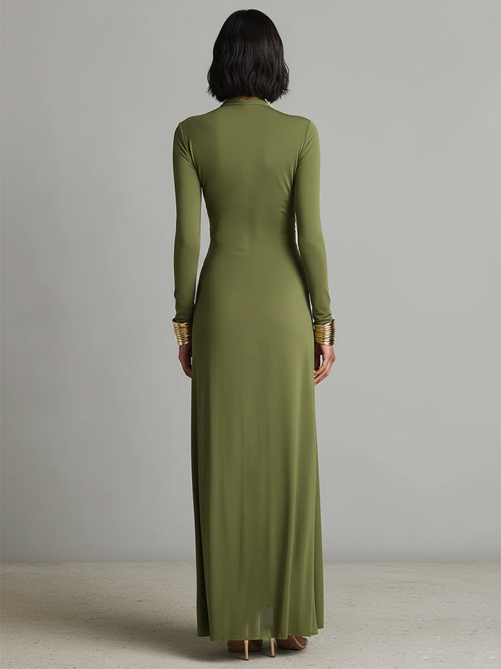 Abito lungo da donna verde con scollo a V e maniche lunghe incrociate, perfetto per look da sera e cerimonia.